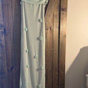 Elegant Light Pastel Green Maxi Dress with Floral Accents
